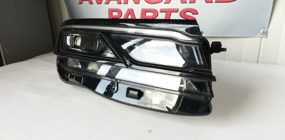 Десен и ляв фар VW Touareg 3 (2018-2024)