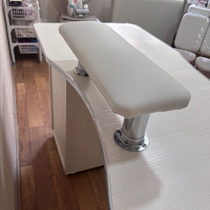 Маникюрный стол б/у