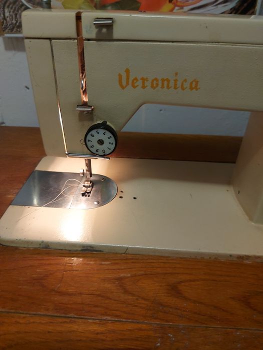 Masina de cusut  Veronica
