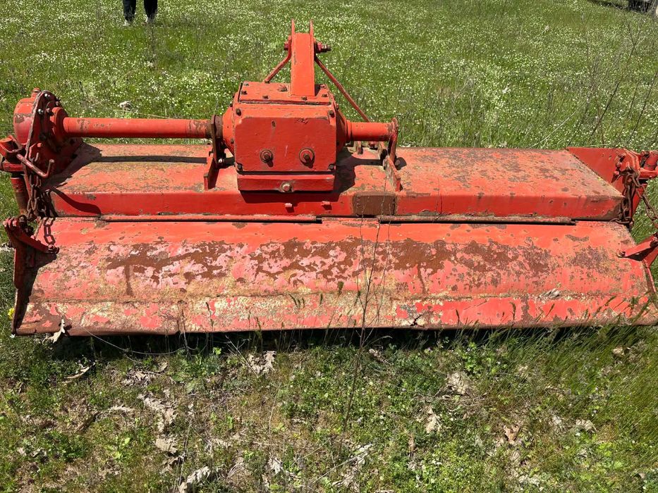 трактор Беларус 1221 и селскостопанска техника