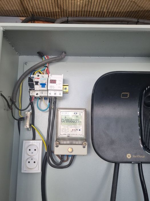 Продаю свою очень ухоженную машину 7 квт зарятка в комплекте