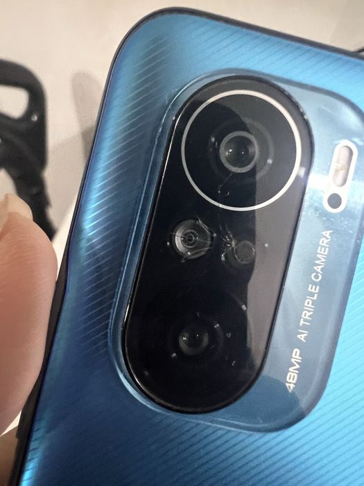 Продается телефон Poco F3