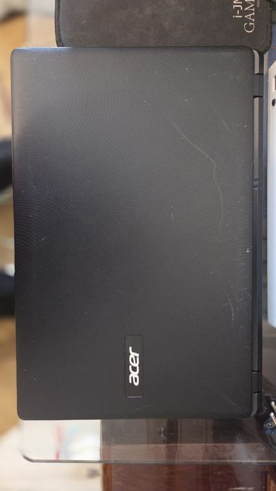 Laptop Acer i3 8GB(citiți cu atenție descrierea)