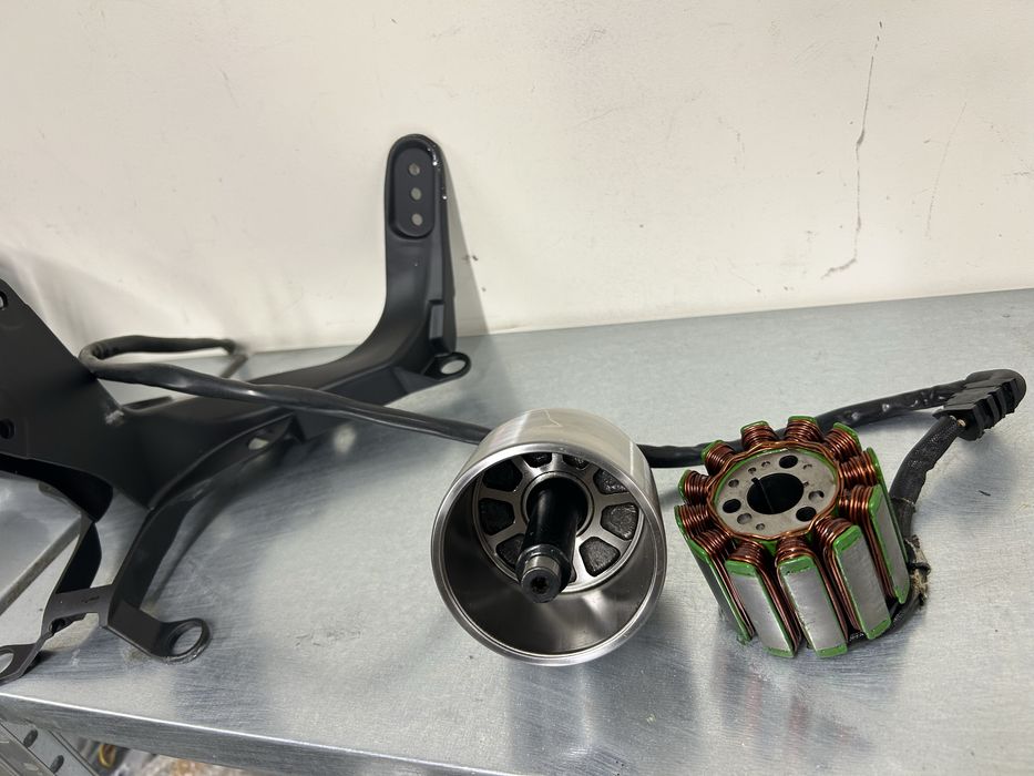 Части за yamaha r1 2004 табло