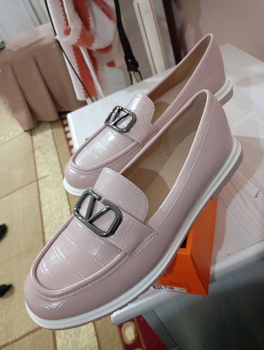 Ayaq kiyim uluwma kiyilmedi .