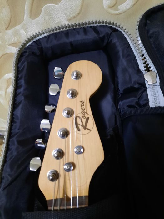 180000 тг.Гитара,комбик,чехол.