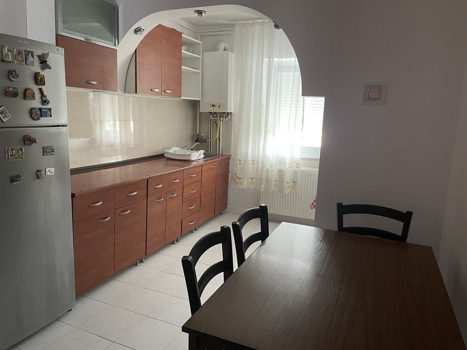Apartament 3 camere decomandat Zona Bucovina, langa Giovana.