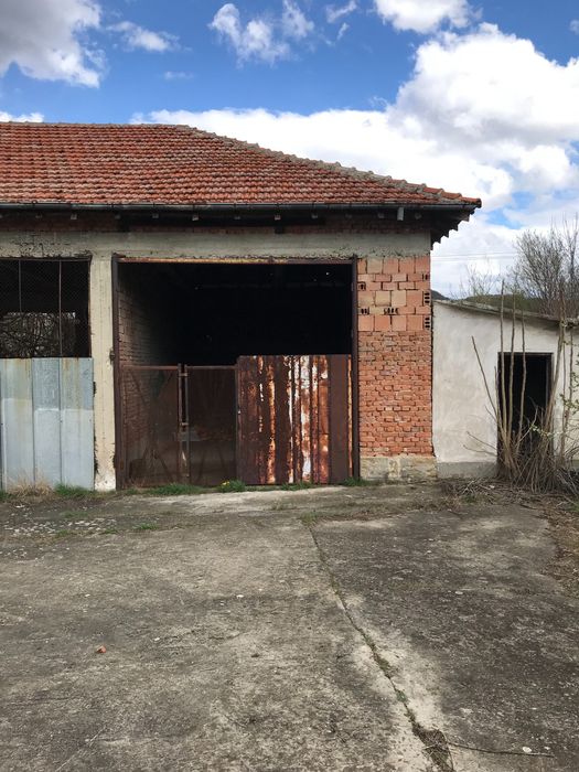 Дава се под наем Склад в с. Смочан, Област Ловеч - 419 кв.м за 204 € - Снимка #2