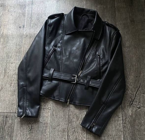 продаю черную кoжанку