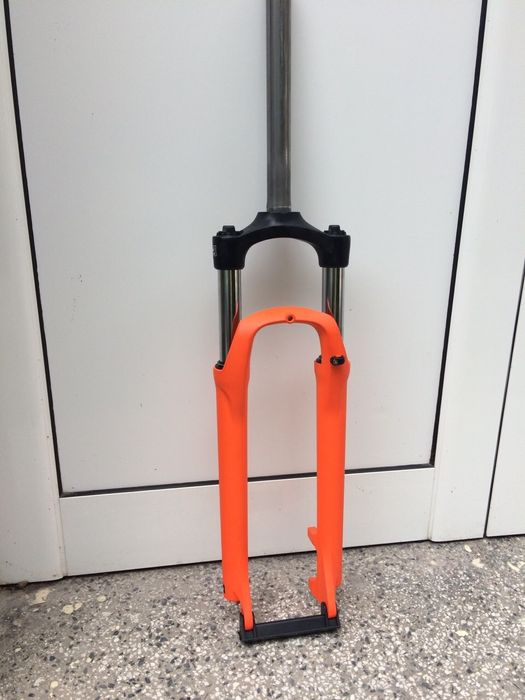 Нови вилки "Suntour"и"Rock Shox"