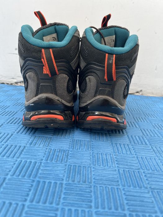 треккинговые ботинки The North Face Thermoball.