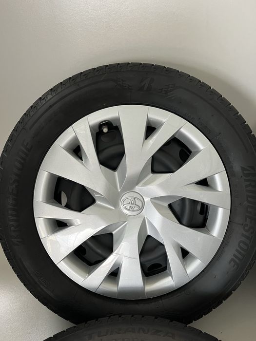 Оригинални джанти 15 цола 4х100 за Тойота Ярис с летни гуми 185/60/15