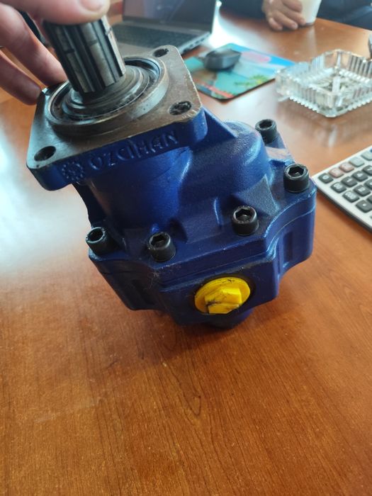 Vând pompă basculare camioane