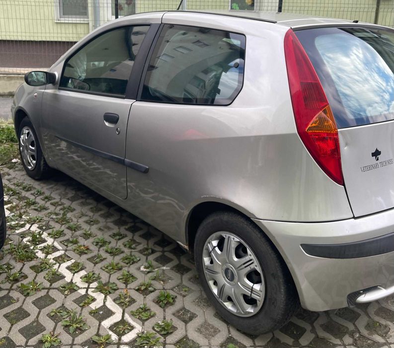 Fiat Punto, an fabricatie 2002, 2 uși, benzină