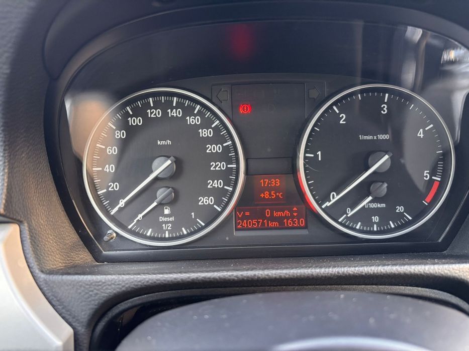 Vând BMW E90 318d 143 cp negociabil