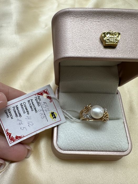 Золотое кольцо с фианитами