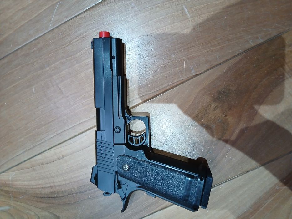 Pistol airsoft cu arc