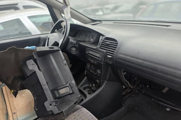Clapeta acceleratie Opel Zafira 2002 1.6 MT (101 hp)