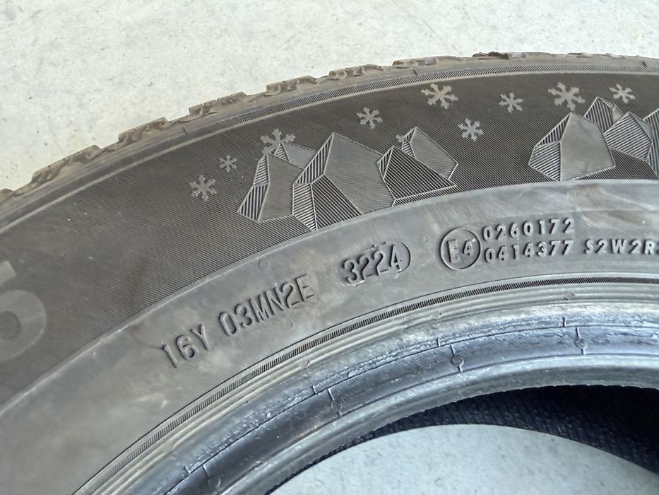 4бр. ОТЛИЧНИ Зимни Гуми С Борд 215/65R/16 **SEMPERIT** DOT:3224- 7.0мм.+6.2мм.
