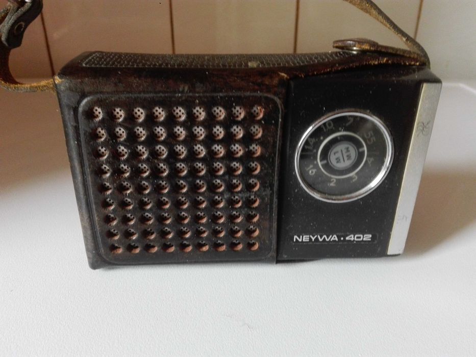 Магнетофон , транзистор и домашна везна.