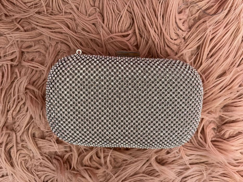 Чанти всички на различни цени от 10 до 30 лева