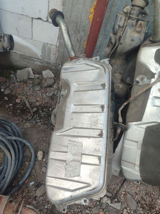Продам бензобак  мерседес Фольксваген