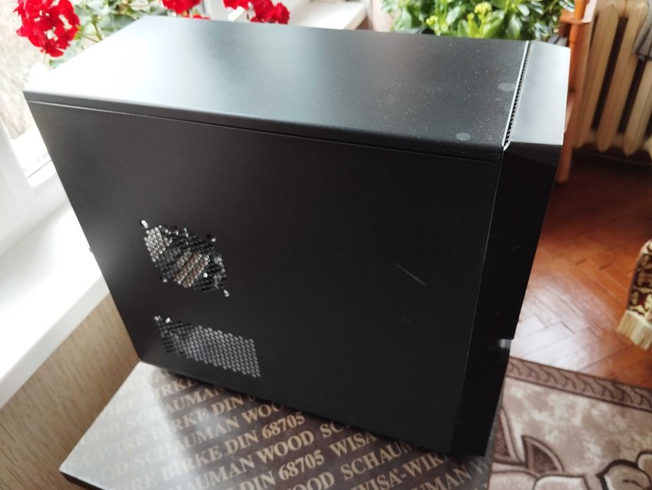 Компютър Intel Core 2 duo + монитор Benq G2222HDL