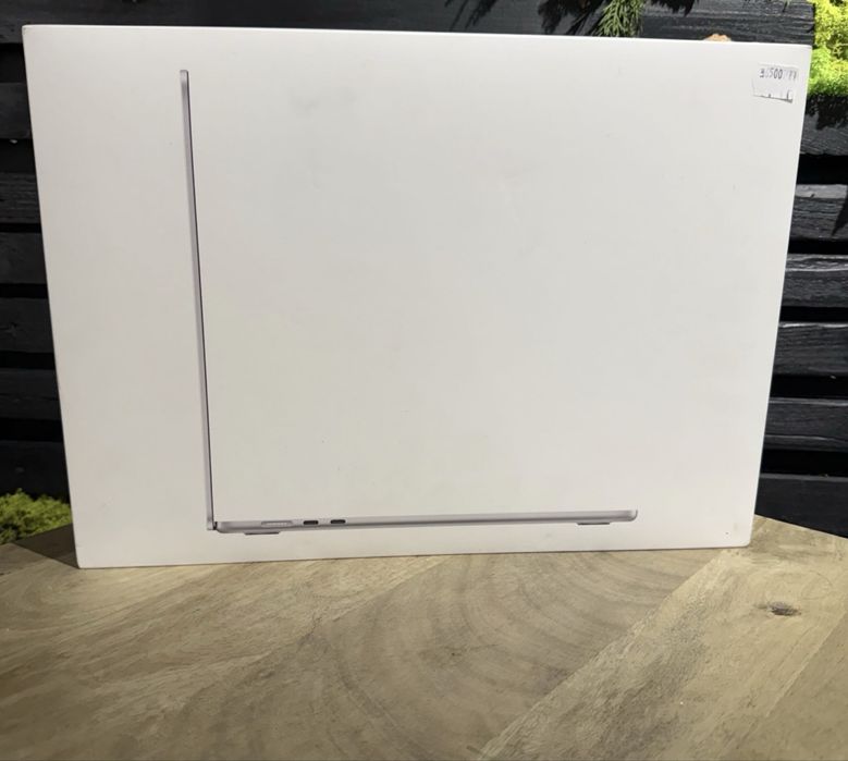 MacBook Air 13" NOU , M4 , Sigilat cu 16 RAM si 256 GB Memorie