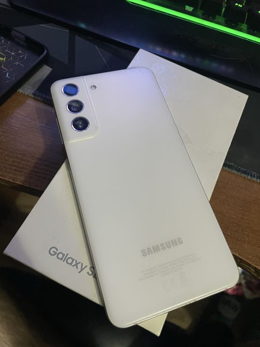 Samsung s21 FE 256gb белый