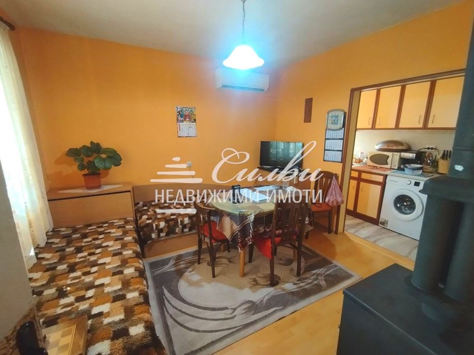 Самостоятелна ТУХЛЕНА къща на ПЛОЧА - с.Хан Крум