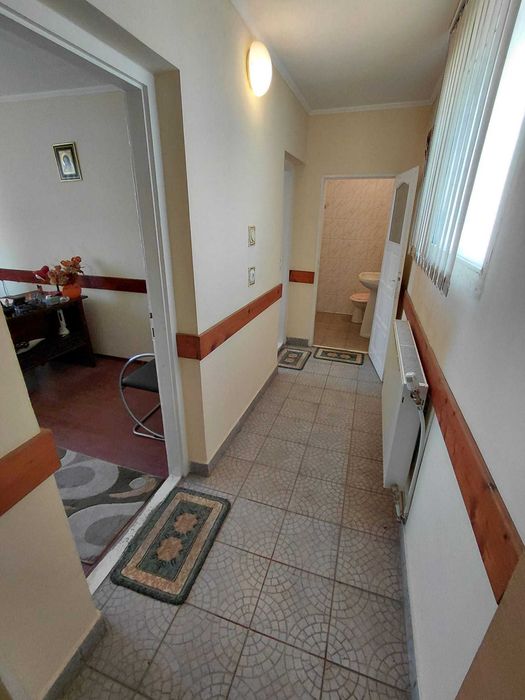 Vand spatiu compus din hala si birouri