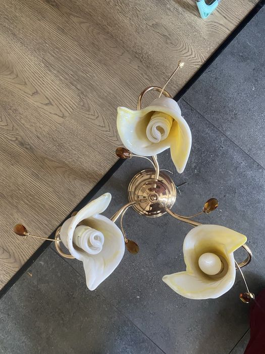 Продам люстры 2 шт