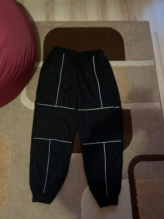 Продавам дънки и светлоотразителен панталон