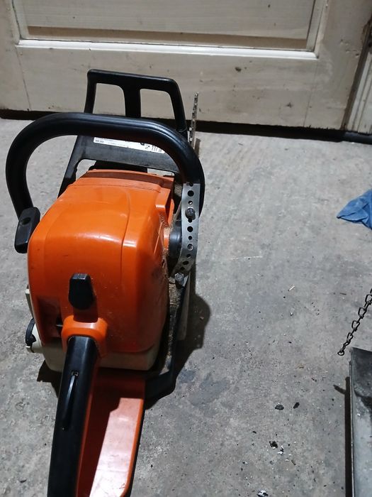 Vând drujba sthil 290 stare perfecta de funcționare,are mânerul rupt