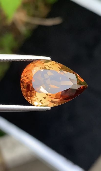 Топаз Империал огромен с швейцарски сертификат