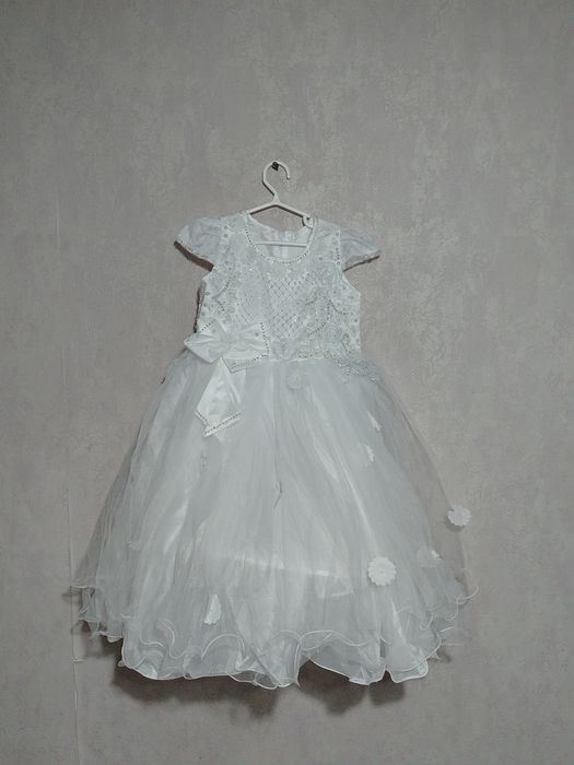 Продам платье белая