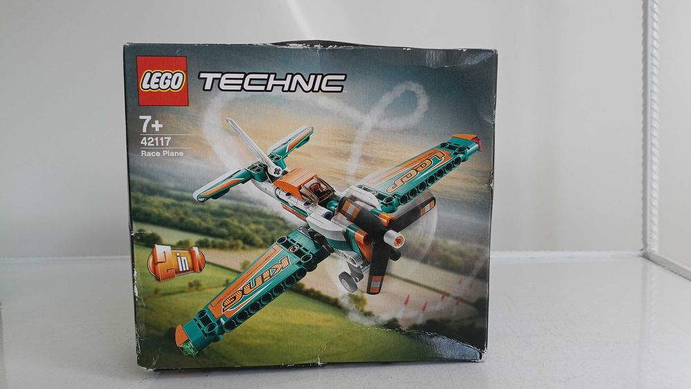 LEGO конструктори , единият е неразпечатан .