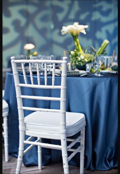 INCHIRIEZ mese și scaune,veselă completă,pavilioane + alte servicii !