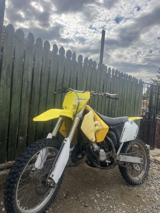 Продавасе suzuki rm125