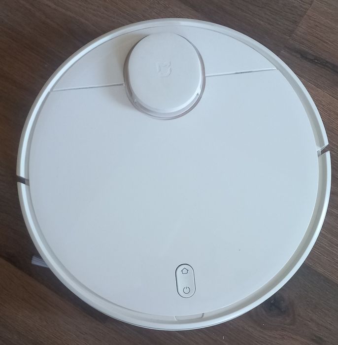 Робот-пылесос,влажная и сухая уборка.Состояние нового.