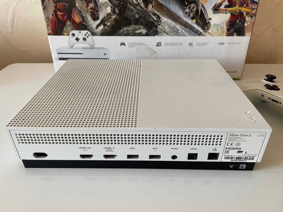 Xbox One S 1Tb 1 Джойстик