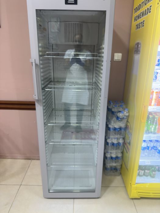 Вертикална Хладилни витрини  липхер