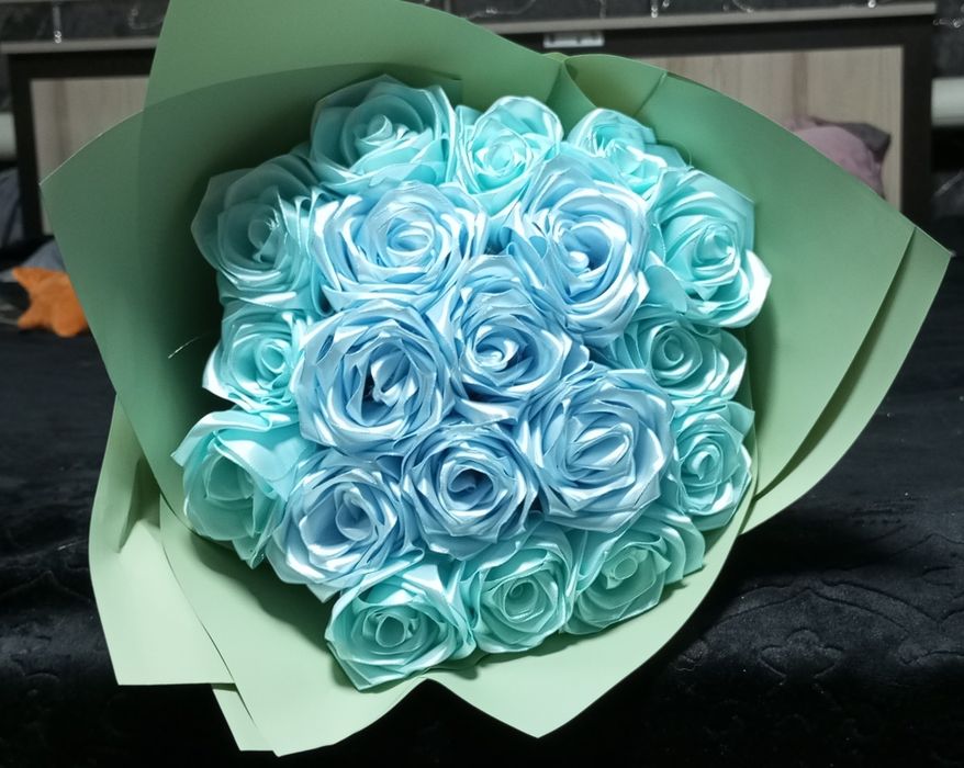 Розы из атласных лент