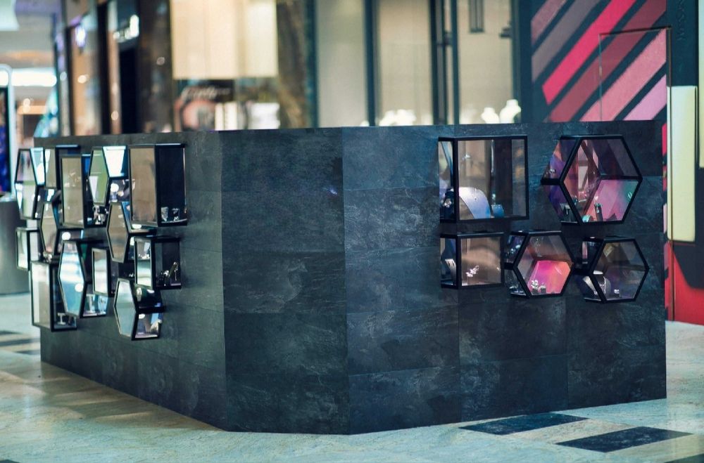 Mobilier insula mall, insula comerciala