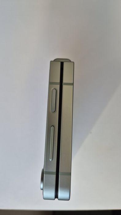 Samsung Z Flip 6. 2300 lei.
