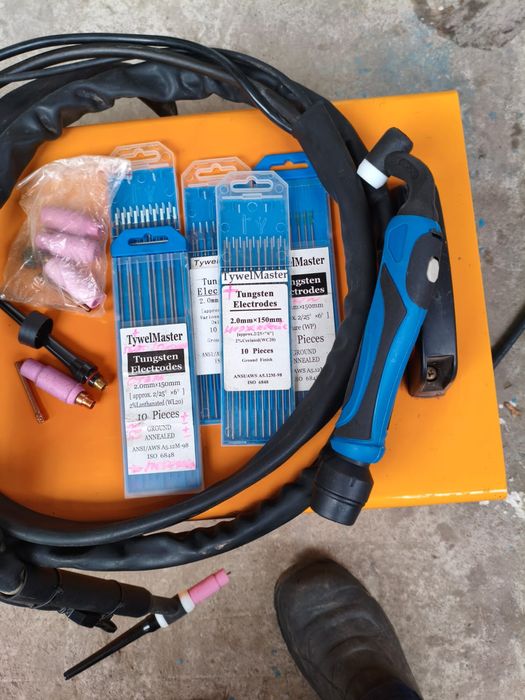 Сварочный инвертор СВАРОГ TIG200P