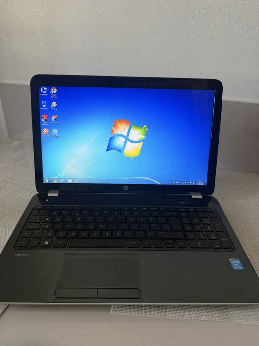 Laptop HP culoare gri