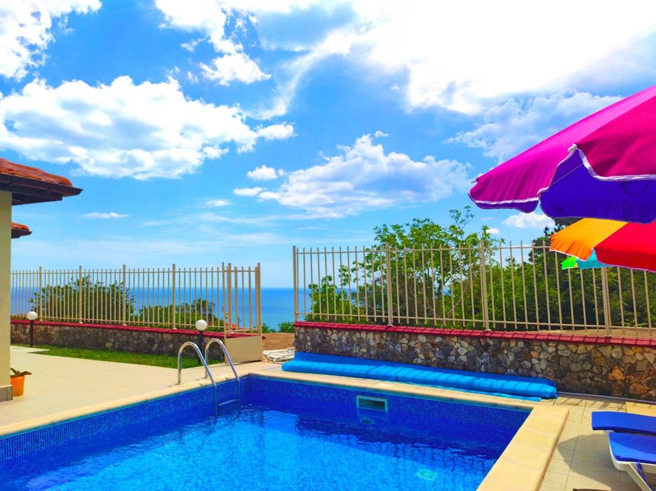 Дава се под наем Къща в Балчик - 280 кв.м за 346.8 € - Снимка #1