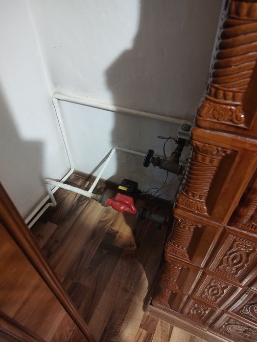 Vând apartament in Abrud, Alba ,2 camere, etaj 3amere i