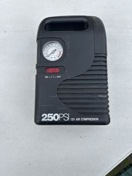 Компресор за гуми на 12волта